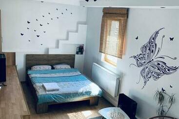 پانسیون My Place   Butterflies