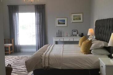 پانسیون Pezula Golf House