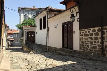 膳宿费 The House With The Piano