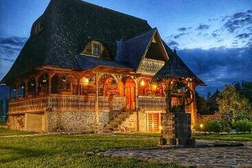 بنسيون Casa Chira