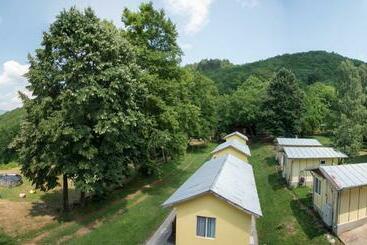 리조트 бунгала камена Bungalows Kamena