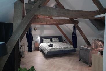 Жильё для туристов Suite City Center In Quiet Street & Airco