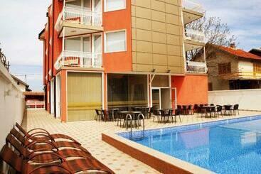 فندق семеен хотел виа лакус