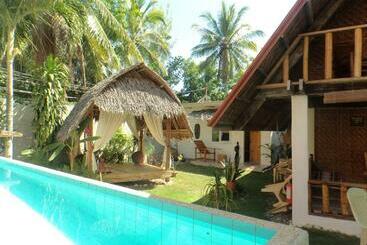 استراحتگاه Alumbung Cottages
