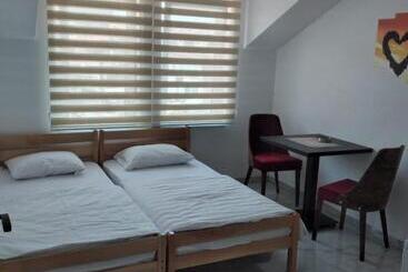 آپارتمانهای توریستها Apartmani Parice