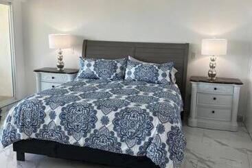 관광객 아파트 Beachfront 4 Br Penthouse Pool Steps To Beach & Mins To Downtown