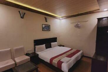 ホテル Goroomgo Hidden Chalet Mall Road Nainital Near Naini Lake