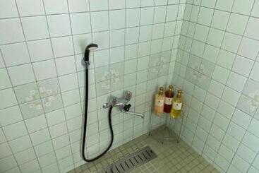 بنسيون ゲストハウス喜舎場