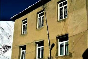 פנסיון Guesthouse Zamo