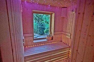 آپارتمان‌های توریست‌ها Cityside Cottage