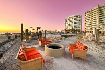 Жильё для туристов Oceanfront Condo With Astonishing View & Private Tub