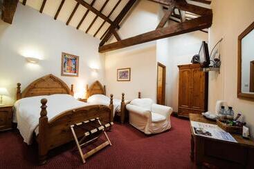 Пансион Church Farm Lodge