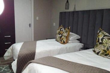 פנסיון Sani Pass Manor Guest House