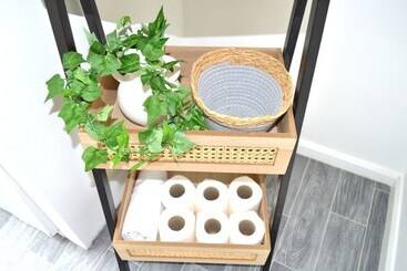 דירות לתיירים Beautiful Two Bed Apartment With Driveway Parking