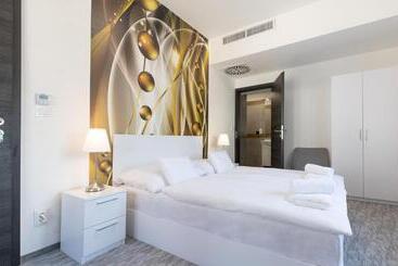 Bed and Breakfast Panzió 81