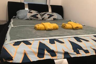 آپارتمانهای توریستها City View & Pool Apartment