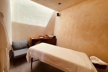 Hive Cancun By G Hotels