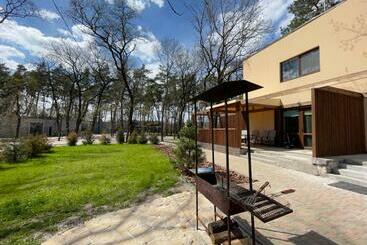 هتل آپارتمان апартаменти у лісі