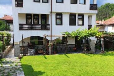 بنسيون андреева къща