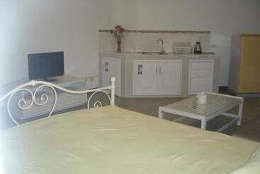 膳宿费 Room In Guest Room   Chan Kim Don Mueang Guest House Triple Room