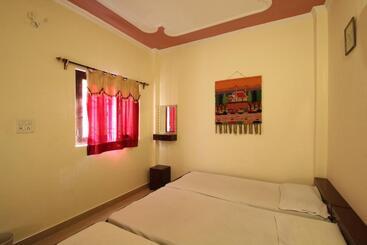 Friends Guest House & Hostel  Near Taj Mahal