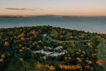 هتل Eden Oak Geelong