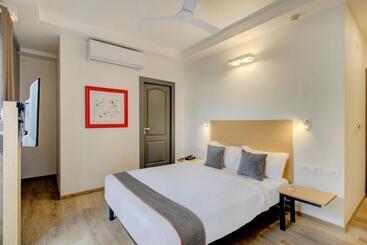 호텔 Super Townhouse   Q Rooms Btm Layout Near Gopalan Innovation Mall