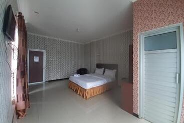 هتل Reddoorz Syariah At Jalan Pramuka