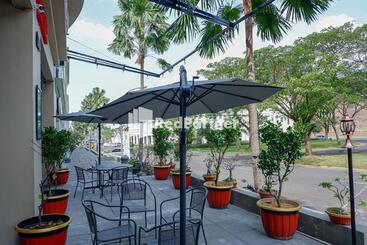 호텔 Rit S Garden At Citragrand Semarang Mitra Reddoorz