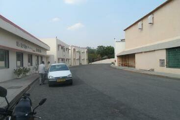 Отель Shanthiniketan   Ramoji Film City