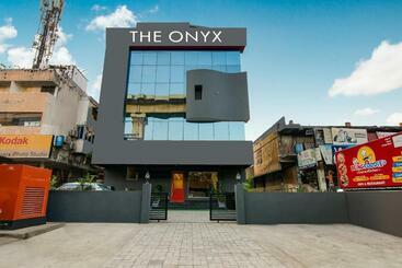 هتل The Onyx
