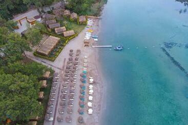 هتل Green Pine Bungalows & Beach Luxury Concept