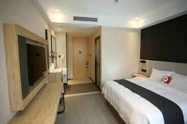 Отель Thank Inn Plus Jiangsu Zhenjiang Jiangkou District Hongdou Square