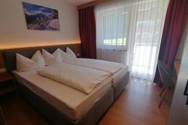 펜션 Gästehaus Holaus