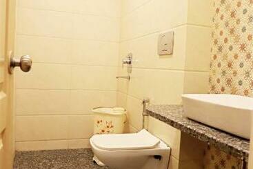 Отель Klick International  Couple Friendly