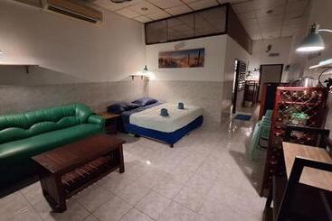 Pensió Runa Group House Samed