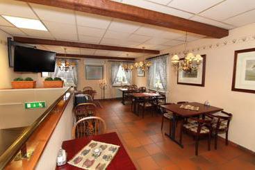 تختخواب و صبحانه Dialog Hotel Västerås