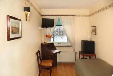 تختخواب و صبحانه Dialog Hotel Västerås