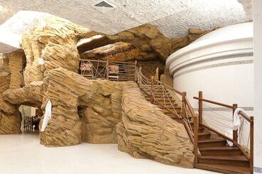 هتل آپارتمان Ark Palace Hotel & Spa