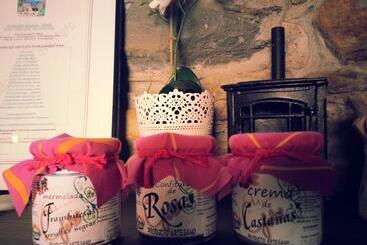 Hostal De Montaña La Aldeya