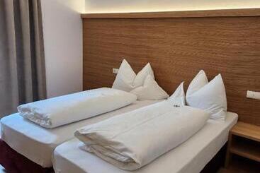 Отель Dolomiten