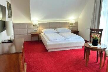 ホテル Dworek Skawiński