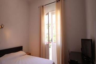 בית מלון כפרי Le Riviera