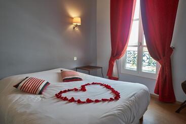 هتل Logis Hôtel De La Tour