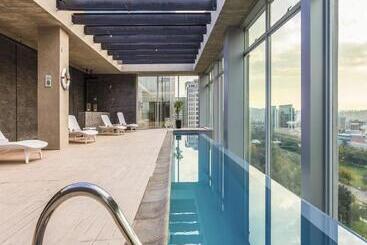 בית מלון כפרי Radisson Blu Plaza El Bosque Santiago