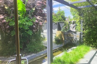 דירות לתיירים Zen Garden Cottage Patio & Parking By The Bay