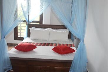 膳宿费 Village Star Restmirissa