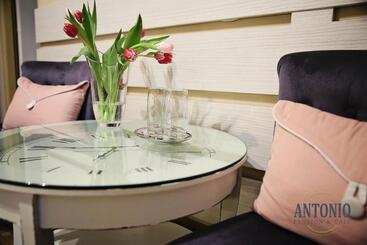 بنسيون Antonio Old Town Residence