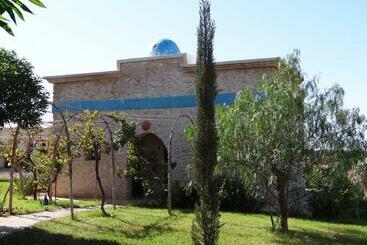 تختخواب و صبحانه Douar Noujoum