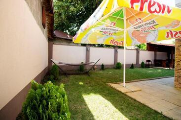 בית מלון כפרי Ivatea Family